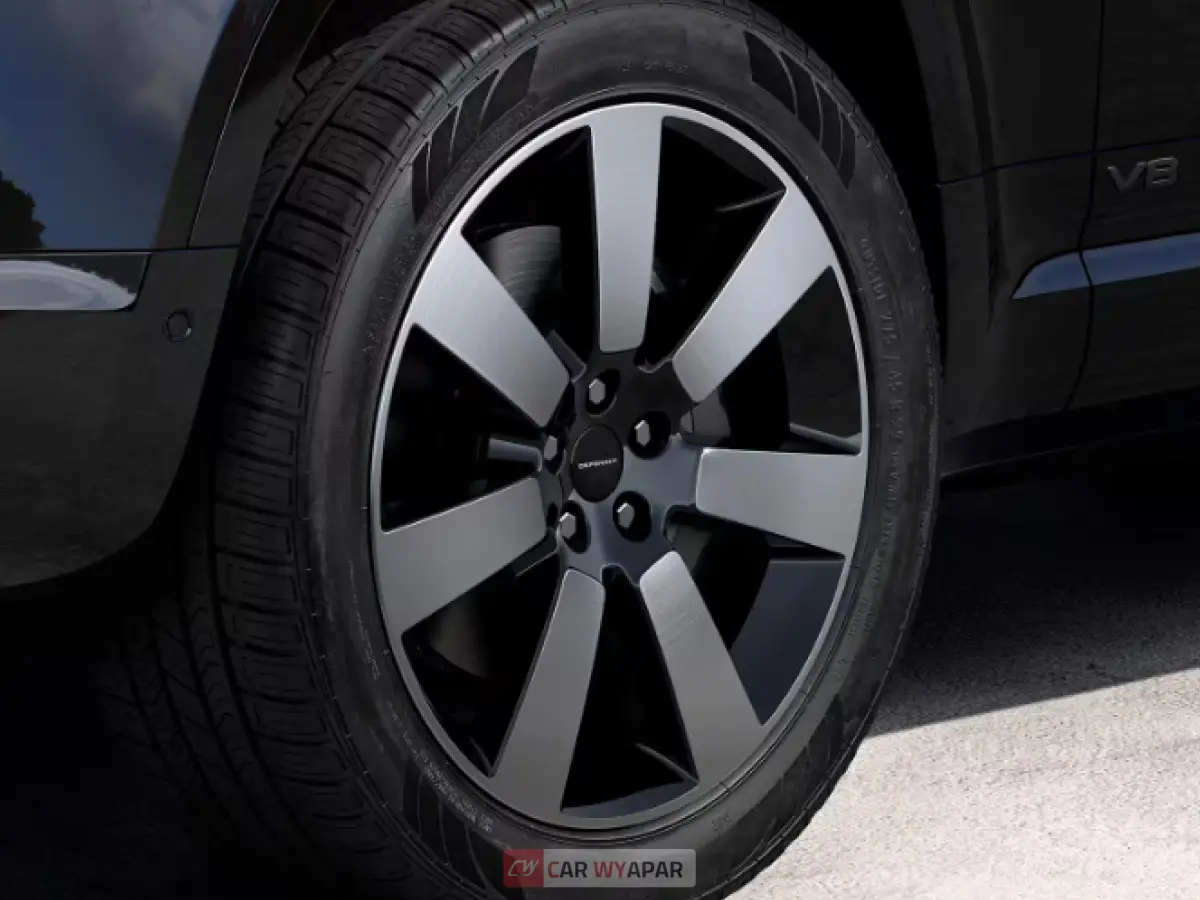 Land Rover Defender 130 Top Feature